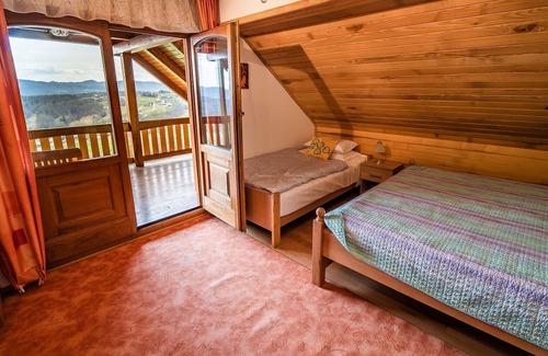Bostanj House | Holiday Home Mirt with HotTub & Sauna