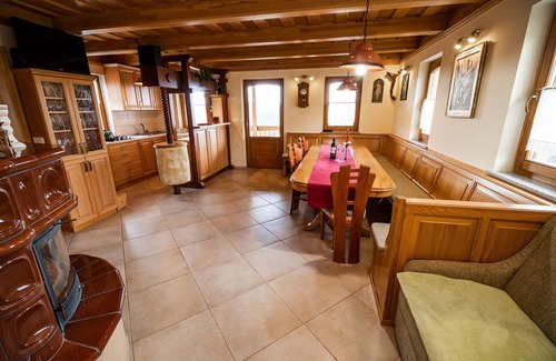Bostanj House | Holiday Home Mirt with HotTub & Sauna