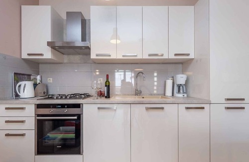 Petrcane House | Holiday home mit Klimaanlage und Balkon