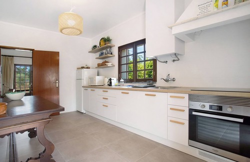 Pombal House | Holiday Home 'Mita's Country House' with Private Terrace, Balcony and Wi-Fi