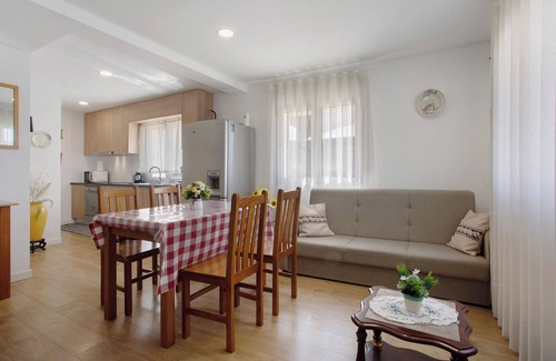 Fatima House | Holiday Home 'Monte Dos Pastorinhos' with Balcony and Wi-Fi