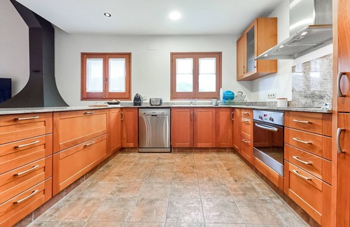 Montseny House | Holiday Home Montseny with Pool