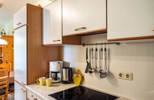 Meschendorf Apartment | Holiday home 'Möve ABA Apartment 11' with shared garden and WLAN