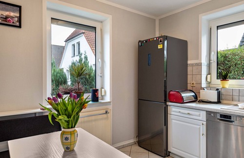 Roevershagen House | Holiday Home "Nahe Ostsee" with Private Terrace & Wi-Fi