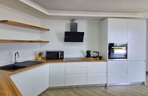Ishem House | Holiday Home near Rodonit Beach with Garden
