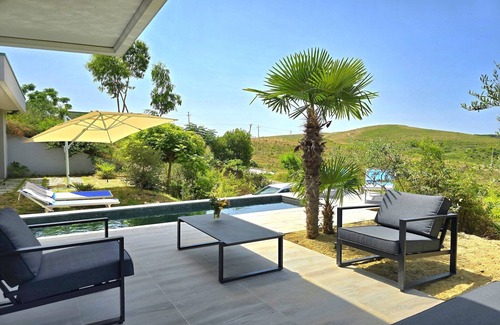 Ishem House | Holiday Home near Rodonit Beach with Garden