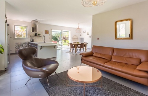 Gonfaron House | Holiday Home near Côte d'Azur with Pool