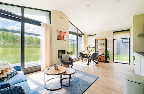 Leiderdorp House | Holiday Home near Kaag Lakes and Leiden Canals