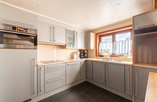 Lombardsijde House | Holiday Home near Marina with Pool