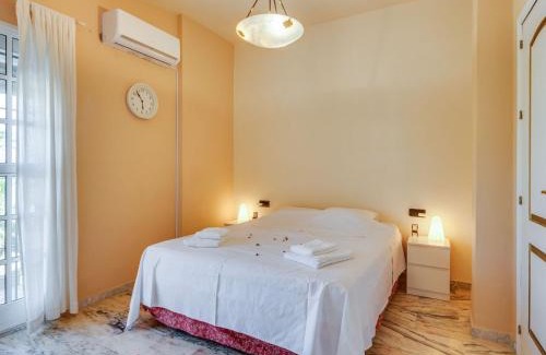 Valencina de la Concepcion House | Holiday Home near Sevilla with Pool