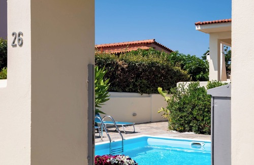 Spata-Artemida House | Holiday Home near the airport and port