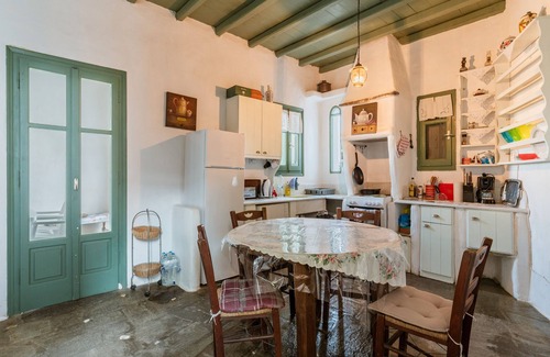 Arnados House | Holiday Home 'Nikos - Tinos - Arnados' with Sea View and Shared Terrace