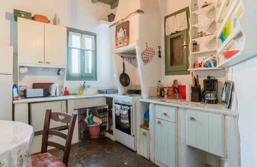 Arnados House | Holiday Home 'Nikos - Tinos - Arnados' with Sea View and Shared Terrace