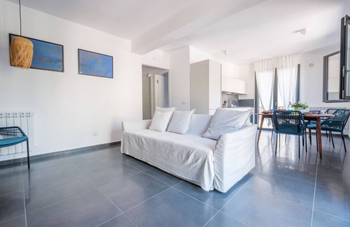Furci Siculo House | Holiday Home 'Ninai Sea Holiday Apartment' with Balcony, Wi-Fi and Air Conditioning