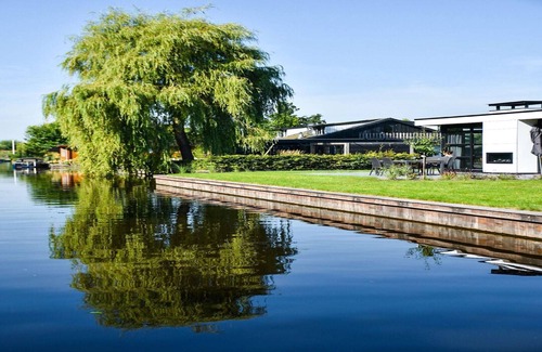 Loosdrecht House | Holiday Home in Loosdrecht on the Water