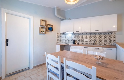 Sivota House | Holiday Home 'Old Manor Cottage House 4' with Sea View, Wi-Fi and Air Conditioning