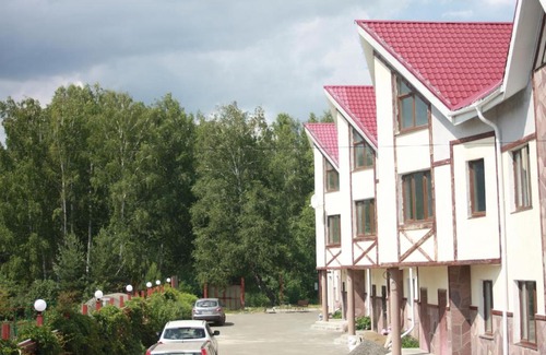 Zelyonaya Polyana House | Holiday Home on Berezovaya 21