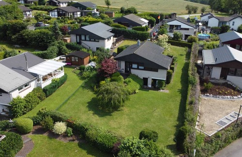 Feriendorf Hennesee House | Holiday Home on Lake 'Hennesee' with Wi-Fi, Terrace & Garden