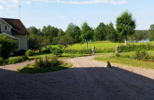Osterbymo House | Holiday home on Lake Östra Lägern with private rowing boat