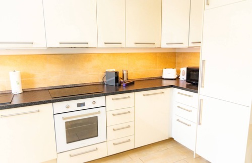 Rathenow House | Holiday Home 'Optikstadt Rathenow' with Private Terrace and Wi-Fi