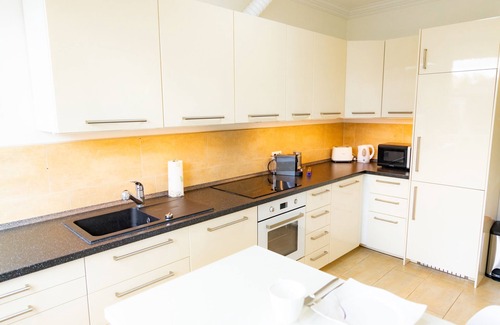 Rathenow House | Holiday Home 'Optikstadt Rathenow' with Private Terrace and Wi-Fi
