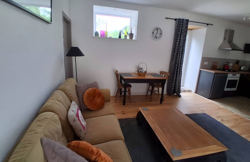 Langoelan House | Holiday Home 'Orchid' with Private Terrace, Private Garden and Wi-Fi