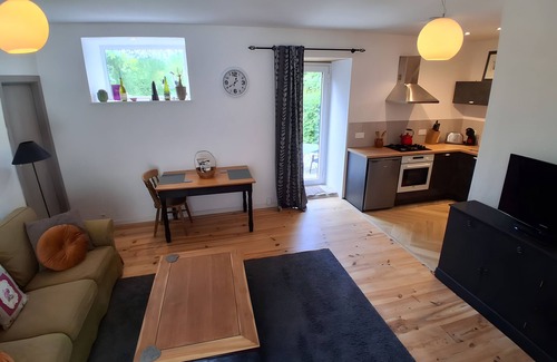 Langoelan House | Holiday Home 'Orchid' with Private Terrace, Private Garden and Wi-Fi