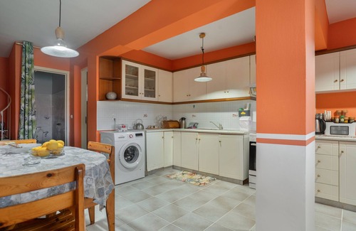 Ratzakli House | Holiday Home 'Palati' with Sea View, Wi-Fi and Air Conditioning