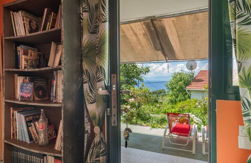 Ratzakli House | Holiday Home 'Palati' with Sea View, Wi-Fi and Air Conditioning