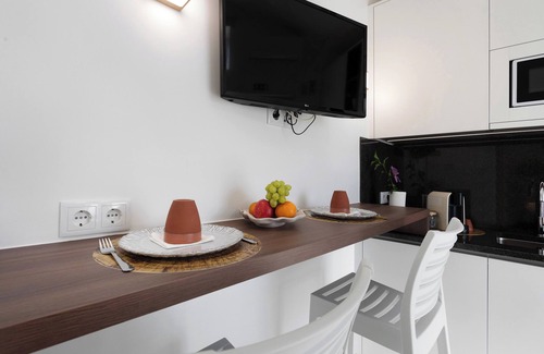 Fatima House | Holiday Home 'Palheiro Do Rei' with Shared Terrace, Wi-Fi and Air Conditioning