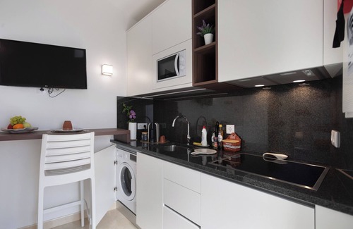 Fatima House | Holiday Home 'Palheiro Do Rei' with Shared Terrace, Wi-Fi and Air Conditioning