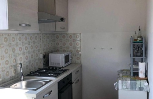 Offida House | Holiday Home 'Palme e Vigne' with Private Terrace, Shared Garden and Wi-Fi