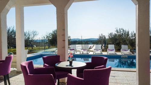 Cista Velika Villa | Holiday Home "PANORAMA-SPORT" POOL&BAR