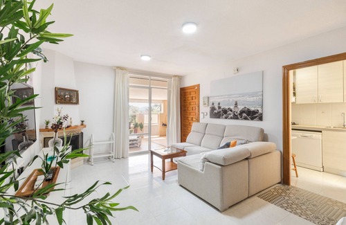Mar de Cristal House | Holiday Home 'Paraiso En Mar De Cristal Mar Menor' with Shared Pool, Wi-Fi and Air Conditioning