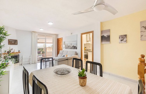 Mar de Cristal House | Holiday Home 'Paraiso En Mar De Cristal Mar Menor' with Shared Pool, Wi-Fi and Air Conditioning