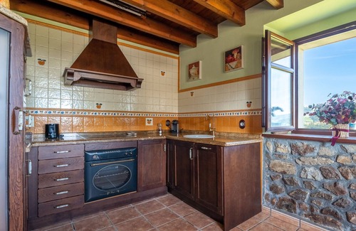 Pilona House | Holiday Home 'Paz Y Tranquilidad' with Mountain View, Shared Terrace and Wi-Fi