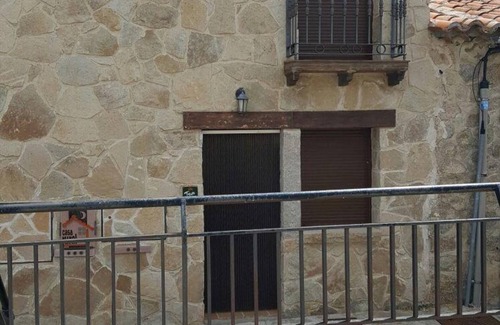 Cardenosa House | Holiday Home 'Peña Caballera' with Mountain View and Balcony