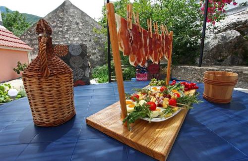 Sestanovac House | Holiday home Perunika