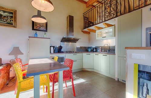 Peyrins House | Holiday Home 'Petit Gte De La Renaissante' with Private Terrace, Wi-Fi and Air Conditioning