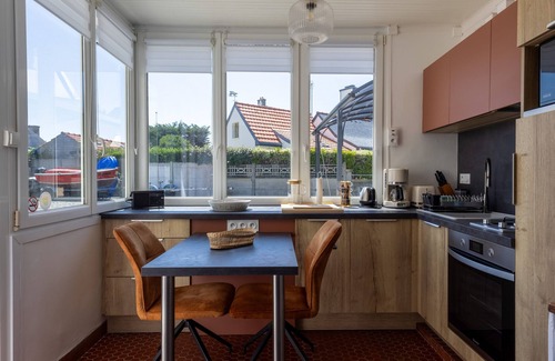 Tregastel House | Holiday Home 'Petite Maison Cosy' with Private Terrace and Wi-Fi