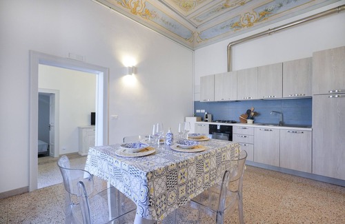 Old Town Cisternino House | Holiday Home 'Pierre Home' with Balcony and Wi-Fi