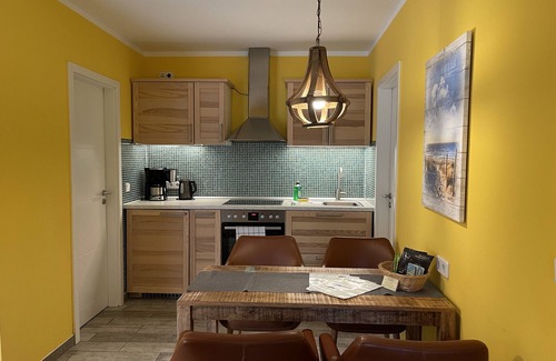 Wunsdorf House | Holiday Home 'Pirol' with Private Terrace, Private Garden and Wi-Fi
