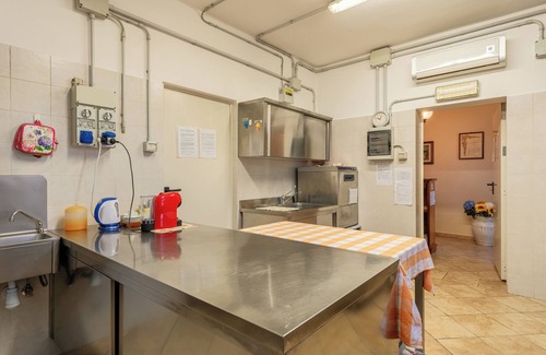 Giugnano House | Holiday Home 'Podere Calistri' with Mountain View, Wi-Fi and Air Conditioning