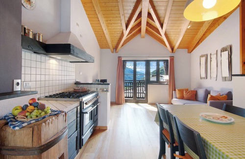 Margno House | Holiday Home 'Pollicina' with Mountain View and Balcony