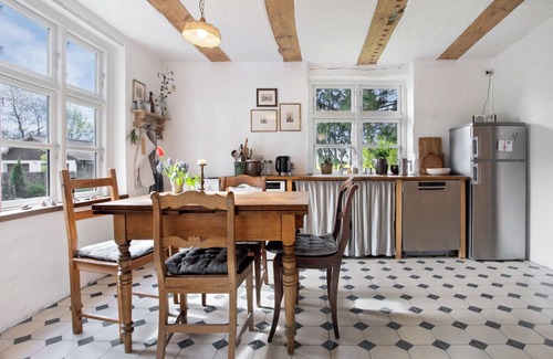 Suederholz House | Holiday Home 'Pommernhuus An De Kark' with Private Garden