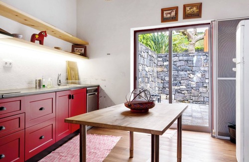 Vila Franca do Campo House | Holiday Home 'Ponta Da Amora' with Sea View, Wi-Fi and Air Conditioning