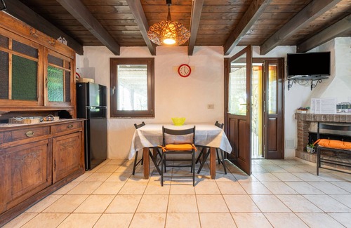 Villamassargia House | Holiday Home 'Pretty House' with Private Terrace, Wi-Fi and Air Conditioning