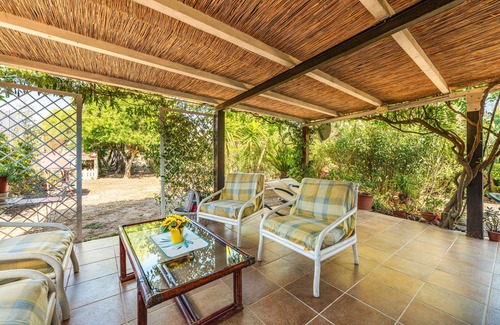 Villamassargia House | Holiday Home 'Pretty House' with Private Terrace, Wi-Fi and Air Conditioning