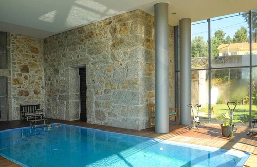 Britelo House | Holiday Home Quinta do Nascimento with Mountain View, Pool, Wi-Fi, A/C & Terrace