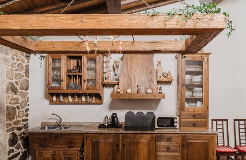 Montalegre House | Holiday Home 'Casa Com 4 Quartos' with Shared Terrace, Balcony and Wi-Fi